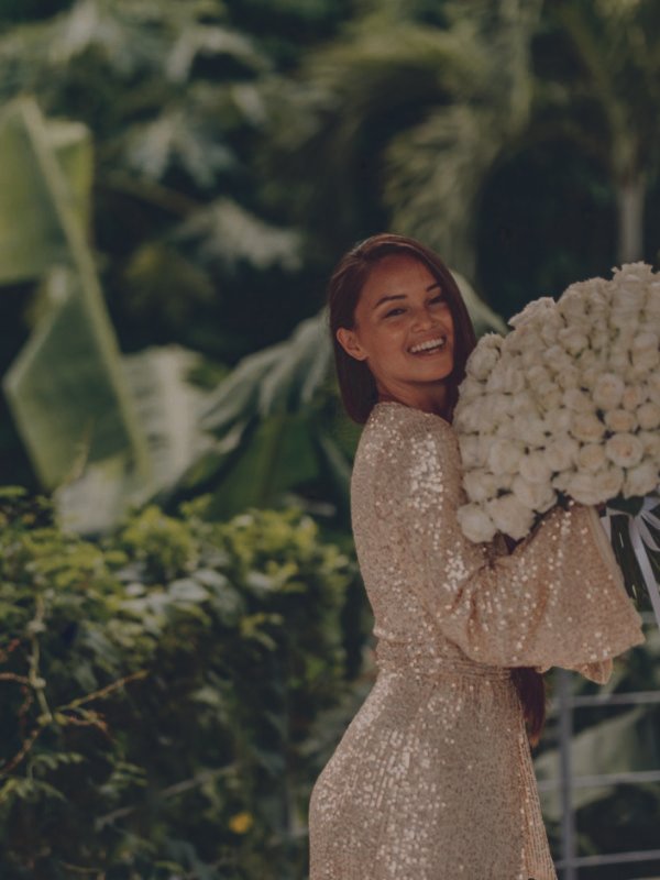 Wedding greenery rentals, tropical wedding Townsville, botanical ceremony backdrop. A romantic Townsville wedding ceremony featuring tall, lush palms and tropical foliage arranged as a natural altar backdrop.